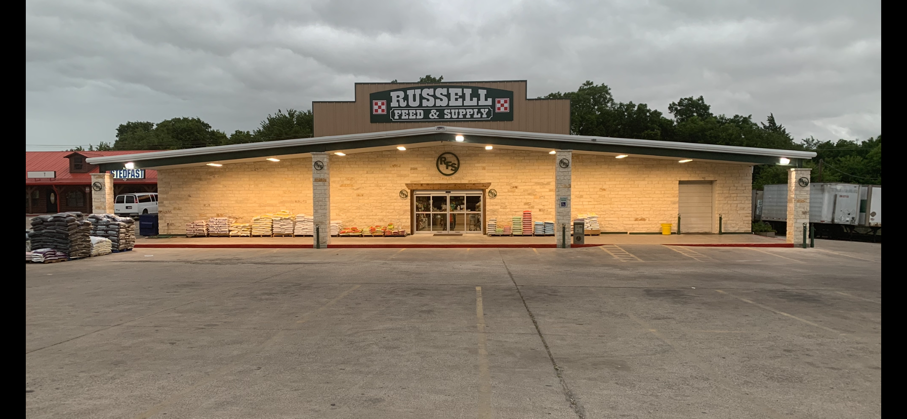 Russell Feed Jacksboro HWY